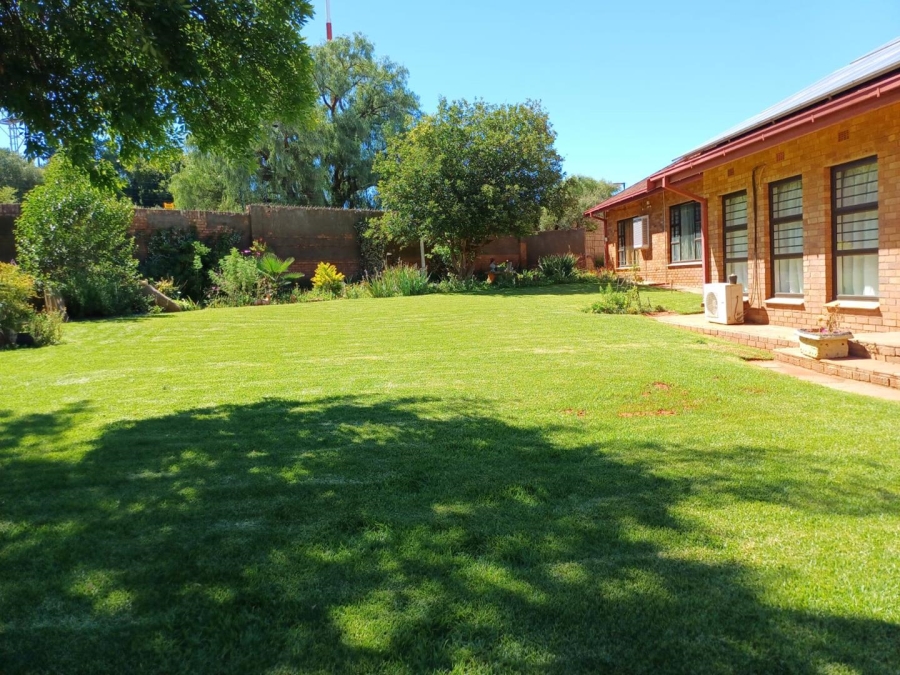 4 Bedroom Property for Sale in Petrusburg Free State